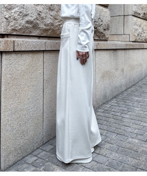 LUGIVA(ルギヴァ)の「【LUGIVA/ルギバ】イージーワイドパンツ(その他パンツ・レディース・オフホワイト/ブラック・FREE)」の8枚目の写真