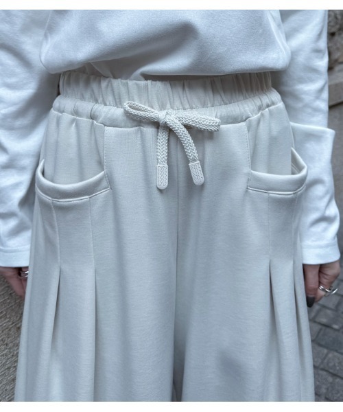 LUGIVA(ルギヴァ)の「【LUGIVA/ルギバ】イージーワイドパンツ(その他パンツ・レディース・オフホワイト/ブラック・FREE)」の10枚目の写真