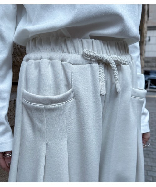 LUGIVA(ルギヴァ)の「【LUGIVA/ルギバ】イージーワイドパンツ(その他パンツ・レディース・オフホワイト/ブラック・FREE)」の13枚目の写真