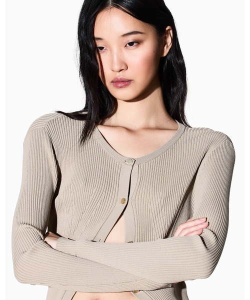 ARMANI EXCHANGE(アルマーニエクスチェンジ)の「【A|X アルマーニ エクスチェンジ】クルーネックニットカーディガン(カーディガン/ボレロ・レディース・サンドベージュ/ライトイエロー・X-SMALL/SMALL/MEDIUM/LARGE)」の4枚目の写真