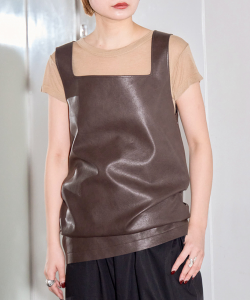 CITYSHOP(シティーショップ)の「FAUX LEATHER TOPS:ブラウス(シャツ/ブラウス・レディース・ブラック/ブラウン・FREE)」の2枚目の写真