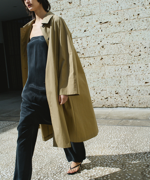 plage（プラージュ）の「R’IAM ボリュームトレンチコート（トレンチコート・レディース・ベージュ/ブラック・38/36）」の2枚目の写真