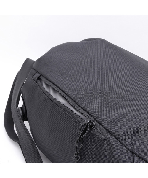 CHROME（クローム）の「［ CHROME / クローム ］BARRAGE KNAPSACK BK_BLACK / バラージ ナップサック ブラック 21リットル 耐水（バックパック/リュック・メンズ・ブラック・FREE）」の5枚目の写真