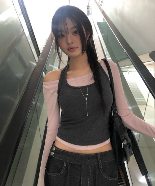 anyonemore(エニワンモア)の「配色ホルターネックタンクトップ+切替長袖Tシャツセット(Tシャツ/カットソー・レディース・ピンク・FREE)」の2枚目の写真