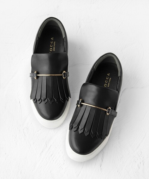 TOCCA(トッカ)の「FRINGE SLIPON RAIN SNEAKERS スニーカー(スニーカー・レディース・アイボリー系/ブラック系・36/35/38/39/37)」の1枚目の写真