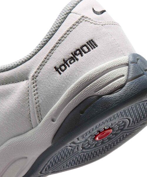 NIKE（ナイキ）の「トータル 90 プレミアム メンズシューズ / Total 90 Premium Men's Shoes IH3585-002 Light Smoke Grey（スニーカー・メンズ・スモークグレー・26/26.5/27/27.5/28/24.5/25.5/28.5/29/29.5/30/24/25）」の2枚目の写真