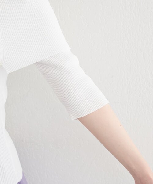 natural couture(ナチュラルクチュール)の「オフショルデザイン半袖ニット(ニット/セーター・レディース・イエロー/ピンク/オフホワイト/ブラック/サックスブルー・FREE)」の16枚目の写真