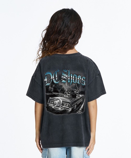 DC（ディーシー）の「DC/ディーシー キッズ 半袖 Tシャツ バックプリント YST262504（Tシャツ/カットソー・キッズ・ブラック/ホワイト・120cm/130cm/140cm/150cm/160cm）」の2枚目の写真