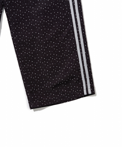 YOUHEE(ユヒ)の「STAR PATTERN LAYERED BANDING TRACK PANTS_BLACK(スウェットパンツ・レディース・その他・FREE)」の3枚目の写真