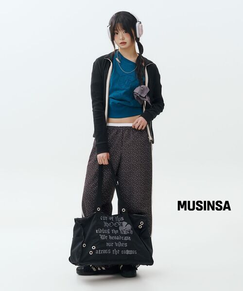 YOUHEE(ユヒ)の「STAR PATTERN LAYERED BANDING TRACK PANTS_BLACK(スウェットパンツ・レディース・その他・FREE)」の5枚目の写真
