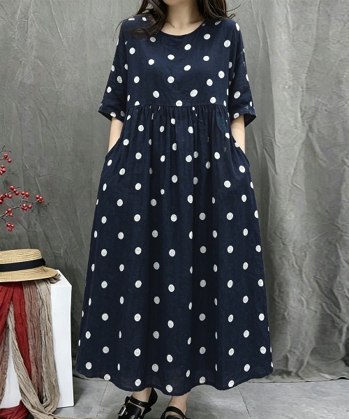 AMAJI(アマジ)の「ドット柄ロング丈ワンピース リネン混素材 ミモレ丈(ワンピース・レディース・ネイビー・LARGE/X-LARGE/XX-LARGE)」の1枚目の写真