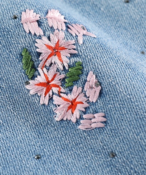 AMAJI(アマジ)の「フラワー刺繍 ラインストーン ハイウエスト デニム ワイドストレートパンツ(デニムパンツ・レディース・ブルー・X-LARGE/LARGE/MEDIUM/SMALL)」の5枚目の写真