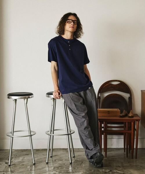 Russell Athletic(ラッセルアスレティック)の「限定展開 RUSSELL ATHLETIC×FREAK'S STORE ラッセル アスレチック 別注 プレミアム ヘンリーネック カットソー 半袖 シルケット(Tシャツ/カットソー・メンズ・ホワイト/サックスブルー/ブラック/ネイビー・LARGE/MEDIUM/SMALL)」の15枚目の写真