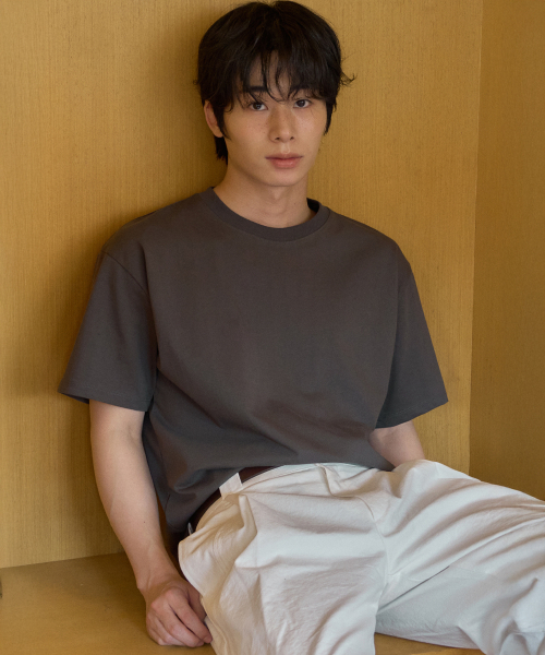 WEDNESDAY OASIS（ウェンズデーオアシス）の「[Atelier Standard] ハーフラウンドTシャツ_5COLOR(WB6TP43)（Tシャツ/カットソー・メンズ・ブルー/ブラック/チャコール/アイボリー/ライトグレー・MEDIUM/LARGE/X-LARGE）」の8枚目の写真