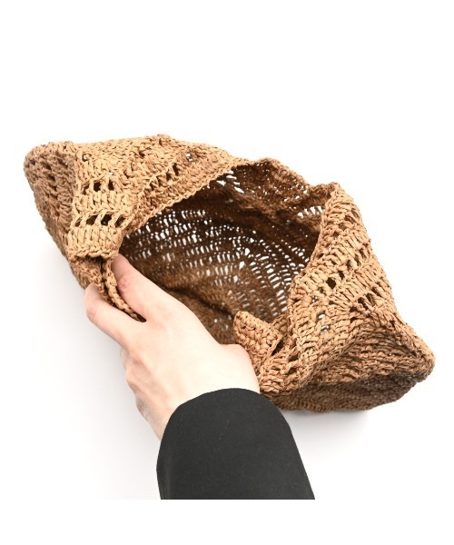 CLEDRAN(クレドラン)の「【手編み 天然ラフィア】CL3952 HAND&WORK RAFFIA TRIANGULAR BAG(かごバッグ・レディース・ダークベージュ/ナチュラル・FREE)」の7枚目の写真