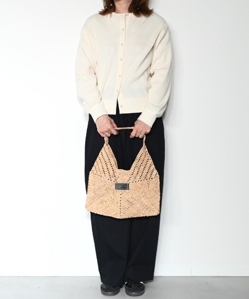 CLEDRAN(クレドラン)の「【手編み 天然ラフィア】CL3952 HAND&WORK RAFFIA TRIANGULAR BAG(かごバッグ・レディース・ダークベージュ/ナチュラル・FREE)」の11枚目の写真