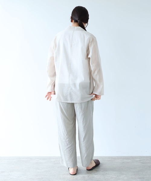 yuni(ユニ )の「△Cotton Nylon sheer shirt jacket(テーラードジャケット・レディース・ブラック/ベージュ・FREE)」の11枚目の写真