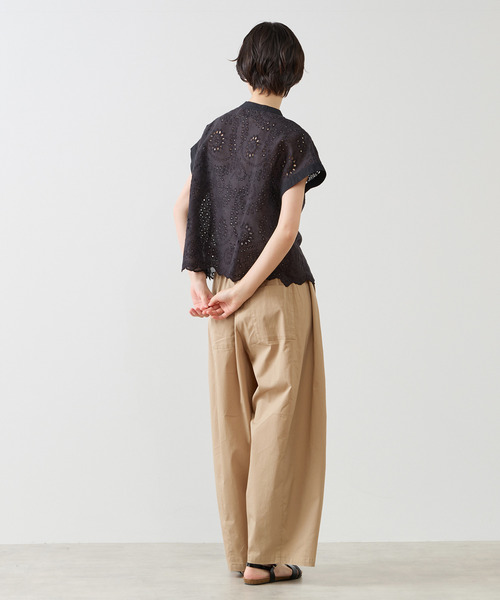 MELROSE claire（メルローズ クレール）の「【スカラップ刺しゅうシャツブラウス】（シャツ/ブラウス・レディース・ブラック/オフホワイト/ロイヤルブルー・FREE）」の5枚目の写真