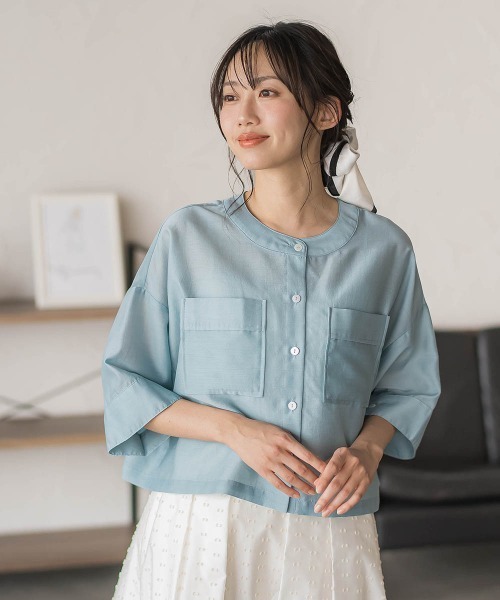 Droite lautreamont(ドロワットロートレアモン)の「【WEB限定】シアーサテンバンドカラーブラウス(シャツ/ブラウス・レディース・オフホワイト/ブルー/チャコールグレー・M)」の3枚目の写真