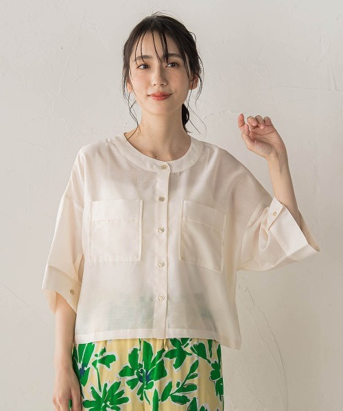 Droite lautreamont(ドロワットロートレアモン)の「【WEB限定】シアーサテンバンドカラーブラウス(シャツ/ブラウス・レディース・オフホワイト/ブルー/チャコールグレー・M)」の5枚目の写真