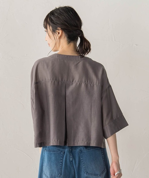 Droite lautreamont(ドロワットロートレアモン)の「【WEB限定】シアーサテンバンドカラーブラウス(シャツ/ブラウス・レディース・オフホワイト/ブルー/チャコールグレー・M)」の16枚目の写真