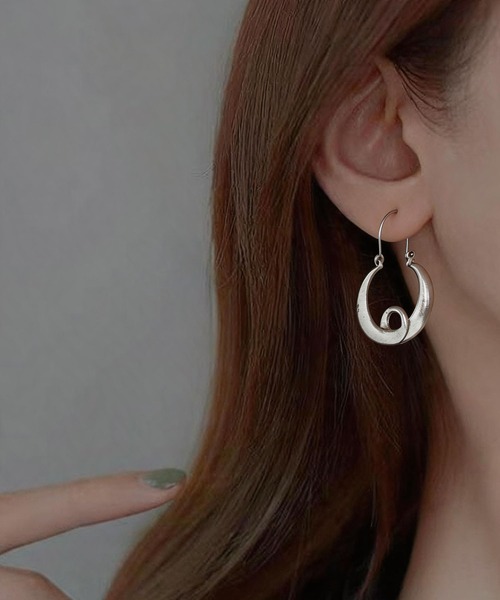 LA VORAGINE（ラ ヴォラジネ）の「レトロ風 幾何モチーフ 個性的ピアス ジプシー（ピアス（両耳用）・レディース・A/E/H/D/G/O/C/Q/F/J/B/K/I/L/P/M/R/N・FREE）」の3枚目の写真