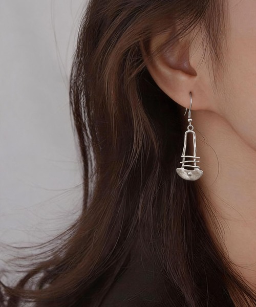 LA VORAGINE（ラ ヴォラジネ）の「レトロ風 幾何モチーフ 個性的ピアス ジプシー（ピアス（両耳用）・レディース・A/E/H/D/G/O/C/Q/F/J/B/K/I/L/P/M/R/N・FREE）」の10枚目の写真