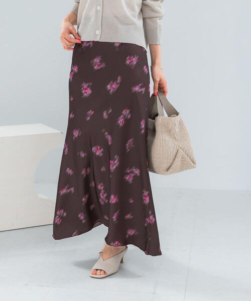 URBAN RESEARCH ROSSO WOMEN(アーバンリサーチ ロッソ)の「ダークプリント バイアススカート(スカート・レディース・ブラック/ブラウン・38/36)」の14枚目の写真
