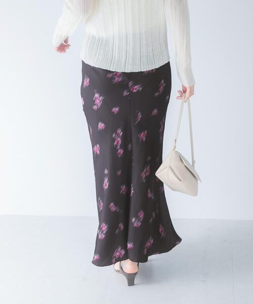 URBAN RESEARCH ROSSO WOMEN(アーバンリサーチ ロッソ)の「ダークプリント バイアススカート(スカート・レディース・ブラック/ブラウン・38/36)」の21枚目の写真