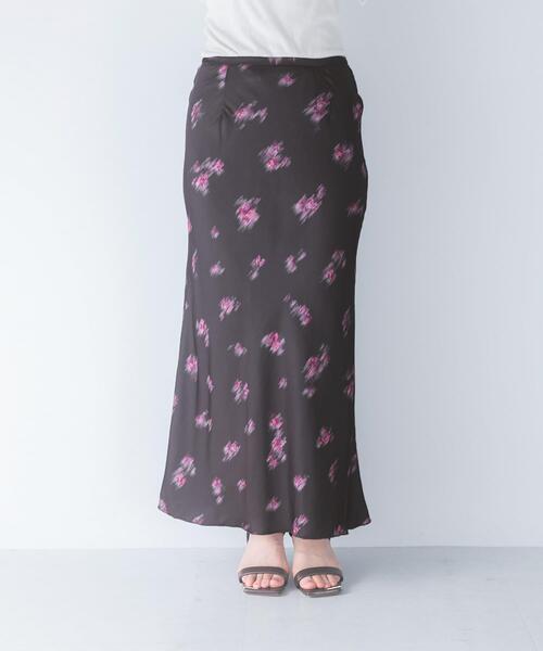 URBAN RESEARCH ROSSO WOMEN(アーバンリサーチ ロッソ)の「ダークプリント バイアススカート(スカート・レディース・ブラック/ブラウン・38/36)」の3枚目の写真