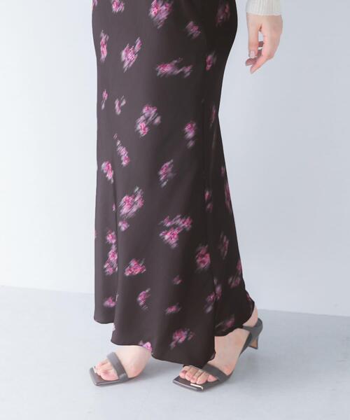 URBAN RESEARCH ROSSO WOMEN(アーバンリサーチ ロッソ)の「ダークプリント バイアススカート(スカート・レディース・ブラック/ブラウン・38/36)」の6枚目の写真