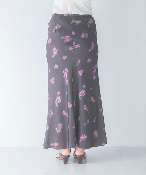 URBAN RESEARCH ROSSO WOMEN（アーバンリサーチ　ロッソ）の「ダークプリント バイアススカート（スカート・レディース・ブラック/ブラウン・38/36）」の9枚目の写真