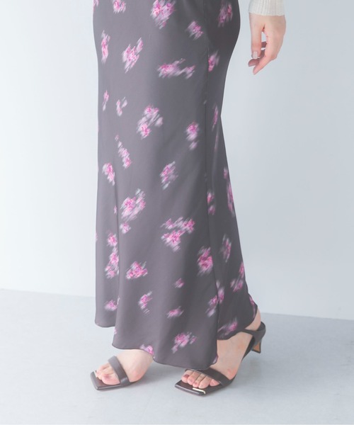 URBAN RESEARCH ROSSO WOMEN（アーバンリサーチ　ロッソ）の「ダークプリント バイアススカート（スカート・レディース・ブラック/ブラウン・38/36）」の10枚目の写真