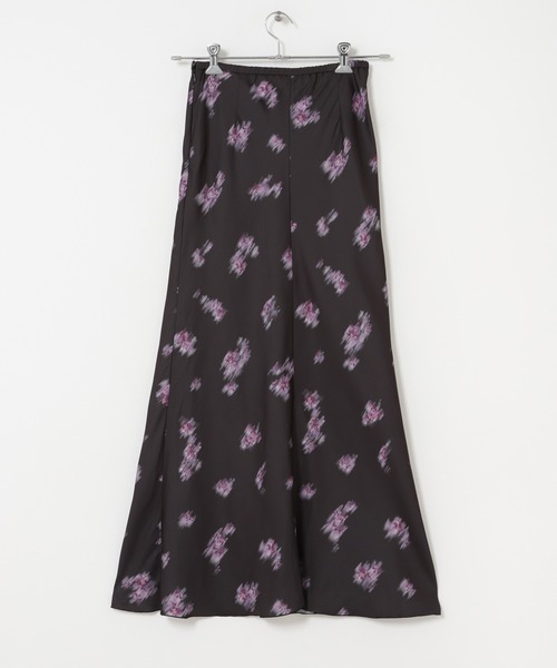 URBAN RESEARCH ROSSO WOMEN（アーバンリサーチ　ロッソ）の「ダークプリント バイアススカート（スカート・レディース・ブラック/ブラウン・38/36）」の13枚目の写真