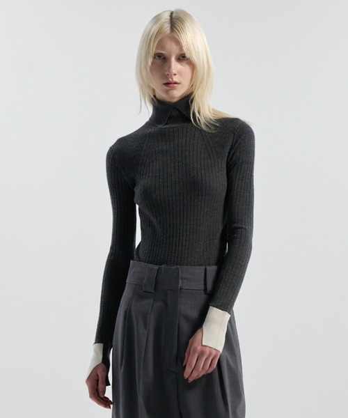 CINOH(チノ)の「15.5 MICRON WOOL TURTLENECK KNIT(ニット/セーター・レディース・ベージュ/チャコールグレー/ブラック・38/36)」の2枚目の写真