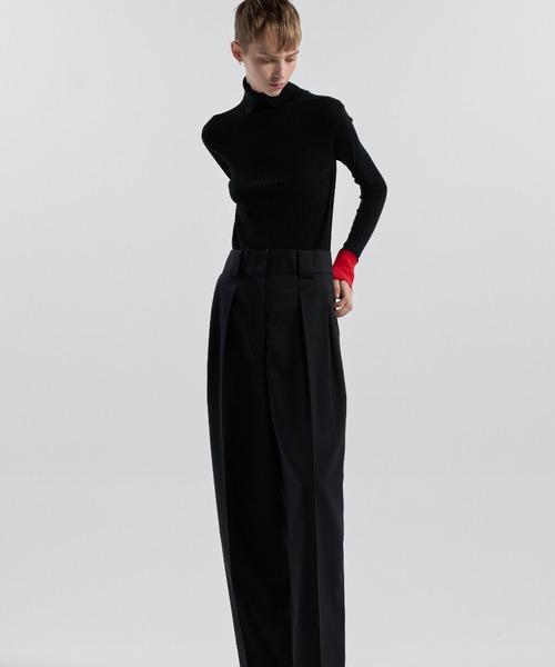 CINOH(チノ)の「15.5 MICRON WOOL TURTLENECK KNIT(ニット/セーター・レディース・ベージュ/チャコールグレー/ブラック・38/36)」の4枚目の写真