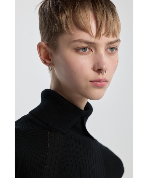 CINOH(チノ)の「15.5 MICRON WOOL TURTLENECK KNIT(ニット/セーター・レディース・ベージュ/チャコールグレー/ブラック・38/36)」の5枚目の写真