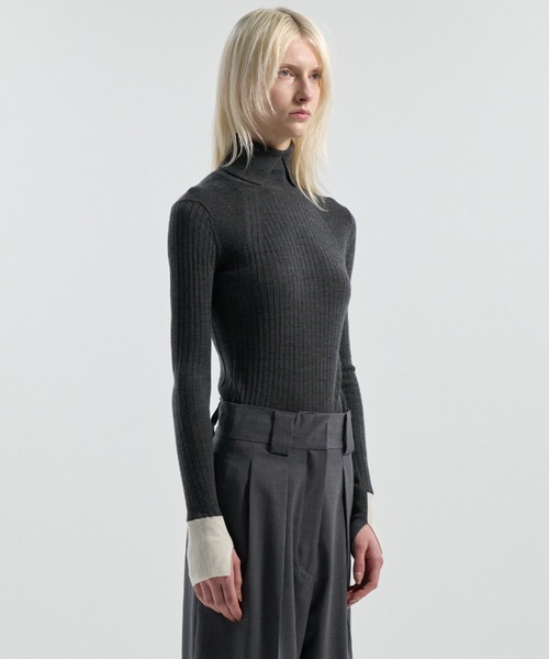 CINOH(チノ)の「15.5 MICRON WOOL TURTLENECK KNIT(ニット/セーター・レディース・ベージュ/チャコールグレー/ブラック・38/36)」の9枚目の写真