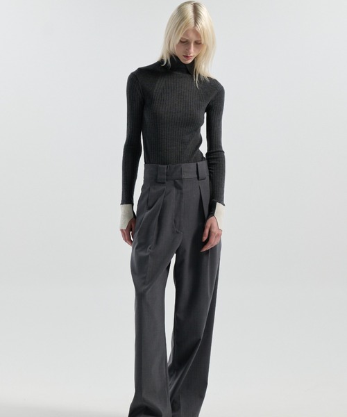 CINOH(チノ)の「15.5 MICRON WOOL TURTLENECK KNIT(ニット/セーター・レディース・ベージュ/チャコールグレー/ブラック・38/36)」の11枚目の写真