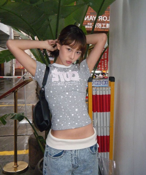 AsheKsha(アシクシャ)の「甘い妹風の星柄プリント CUTE 配色ライン スリムフィット Tシャツ(Tシャツ/カットソー・レディース・グレー・M)」の5枚目の写真