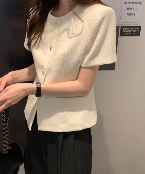 FAVORITO(ファヴォリート)の「ノーカラーツイードジャケット(ノーカラージャケット・レディース・ブラック/ベージュ・F)」の14枚目の写真