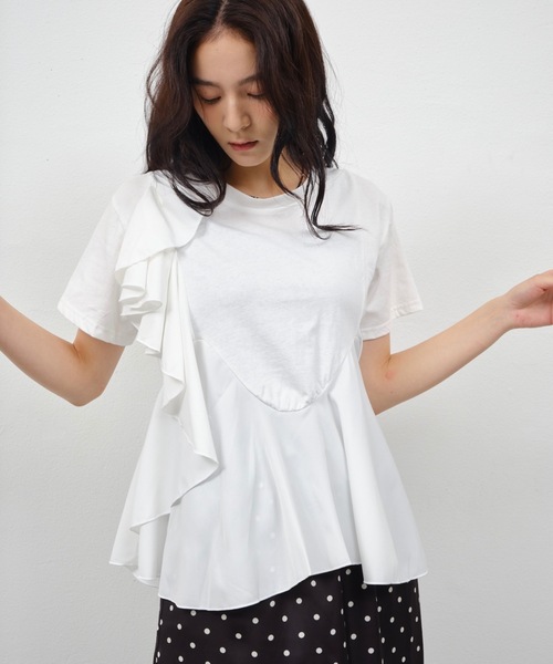 Shelly island(シェリーアイランド)の「フリルデザインカットトップス(Tシャツ/カットソー・レディース・ブラック/ホワイト・FREE)」の1枚目の写真