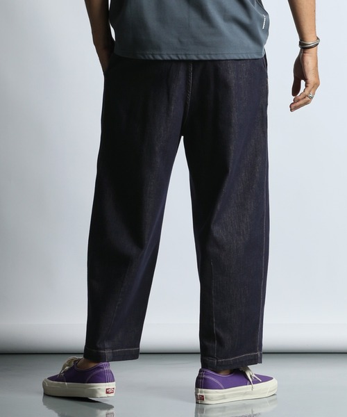 The DUFFER of ST.GEORGE(ザダファーオブセントジョージ)の「COOLMAX WIDE TAPERED EASY DENIM PANTS:クールマックス イージーワイドデニム / タック入り / ライトオンス(デニムパンツ・メンズ・ネイビー・X-LARGE/MEDIUM/SMALL/LARGE)」の5枚目の写真