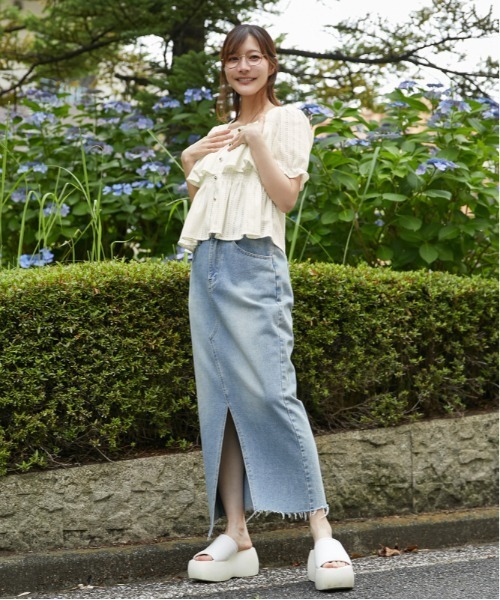 GORGE（ゴージ）の「《カットフリル・透け感》ブラウス／フェミカジュ×ナチュラル／春夏／全3色（シャツ/ブラウス・レディース・オフホワイト/ブラック/ボルドー・F）」の4枚目の写真