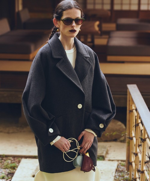OMMO(オーエムエムオー)の「WRAP CUFF OVER COAT(その他アウター・レディース・グレー/ホワイト/ブラック・38/36)」の2枚目の写真
