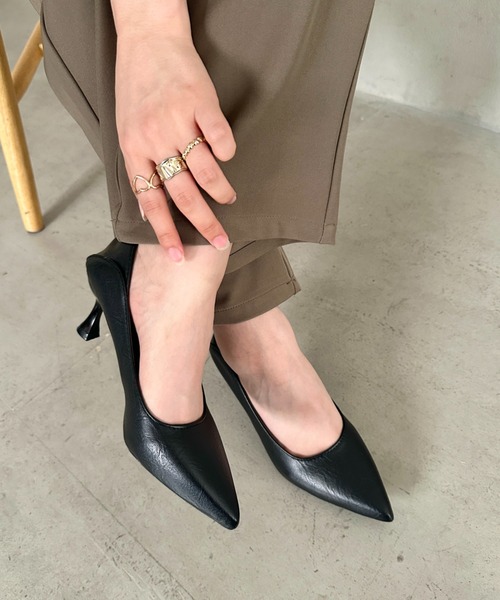 MYMOOD.(マイムード)の「しぼ感PUシンプルヒール パンプス(パンプス・レディース・ブラック/アイボリー・23.5cm/24.5cm)」の1枚目の写真