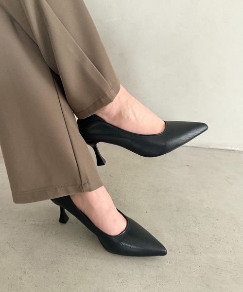 MYMOOD.(マイムード)の「しぼ感PUシンプルヒール パンプス(パンプス・レディース・ブラック/アイボリー・23.5cm/24.5cm)」の13枚目の写真