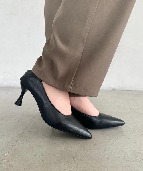 MYMOOD.(マイムード)の「しぼ感PUシンプルヒール パンプス(パンプス・レディース・ブラック/アイボリー・23.5cm/24.5cm)」の15枚目の写真