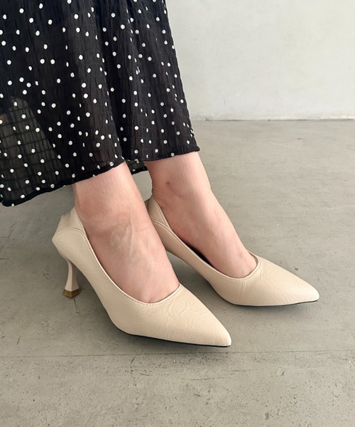 MYMOOD.(マイムード)の「しぼ感PUシンプルヒール パンプス(パンプス・レディース・ブラック/アイボリー・23.5cm/24.5cm)」の6枚目の写真