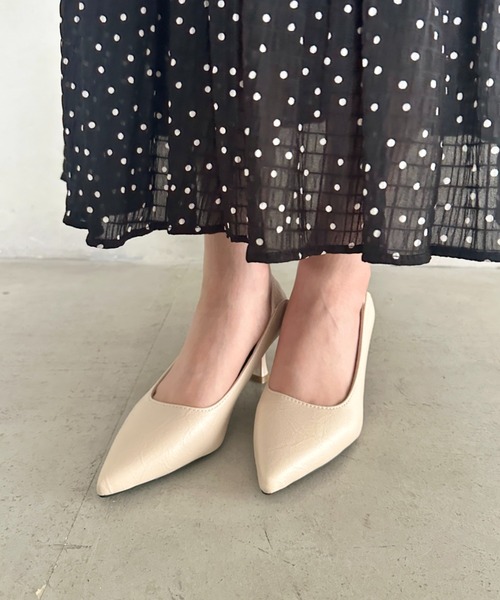 MYMOOD.(マイムード)の「しぼ感PUシンプルヒール パンプス(パンプス・レディース・ブラック/アイボリー・23.5cm/24.5cm)」の7枚目の写真